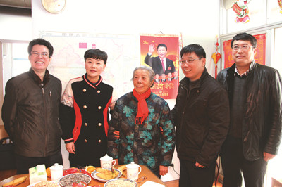 市局領(lǐng)導慰問集團全國勞模孫穎